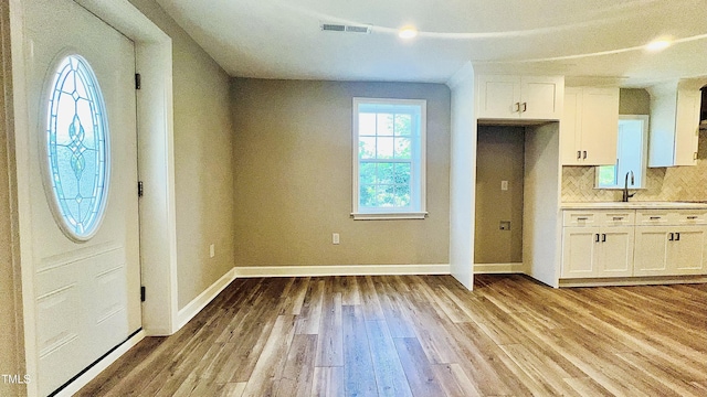505 E Canary St, Dunn, NC 28334 - foyer entrance with wood finished floors and baseboards