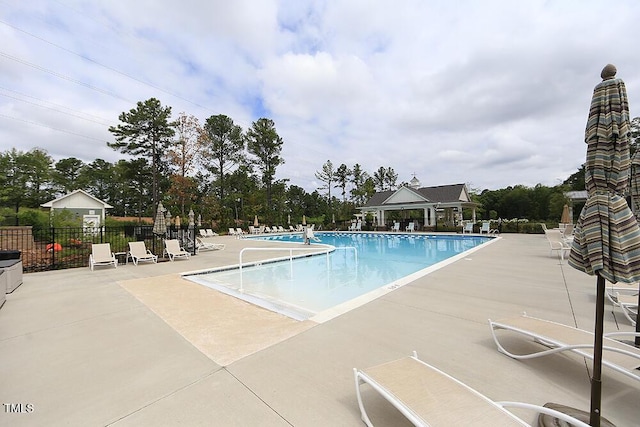 512 Courtship Cv, Durham, NC 27703 - community pool with a patio