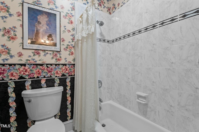 414 Bakewell Ct, Wake Forest, NC 27587 - full bath featuring wallpapered walls, shower / tub combo, and toilet