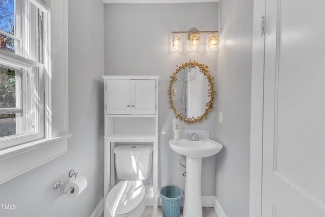 602 Dunbar St, Durham, NC 27701 - bathroom featuring toilet, baseboards, and a sink