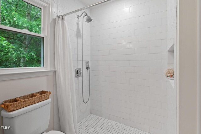 2724 Glastonbury Rd, Apex, NC 27539 - bathroom with tiled shower and toilet