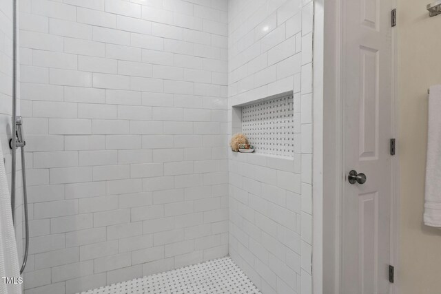2724 Glastonbury Rd, Apex, NC 27539 - full bathroom with a tile shower