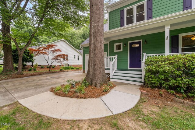2724 Glastonbury Rd, Apex, NC 27539 - view of front of house with covered porch and driveway