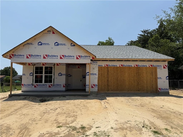 6207 Glenlea Cir, Fayetteville, NC 28314 - property under construction with roof with shingles