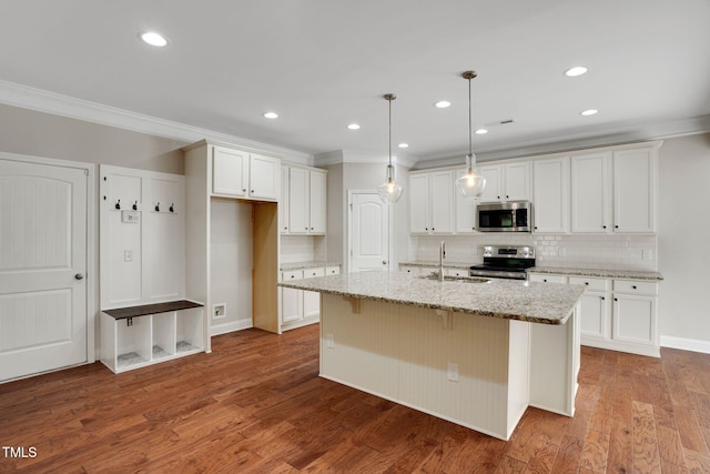 20 Sugarpine Trl, Clayton, NC 27520 - kitchen with appliances with stainless steel finishes, crown molding, a sink, backsplash, and white cabinets