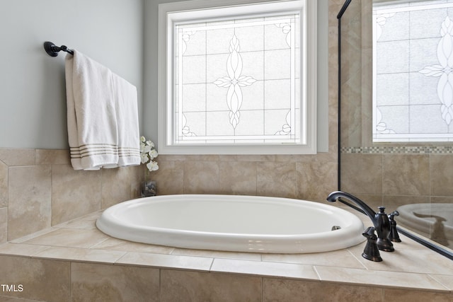 2661 Silver Bend Dr, Apex, NC 27539 - full bath featuring a garden tub