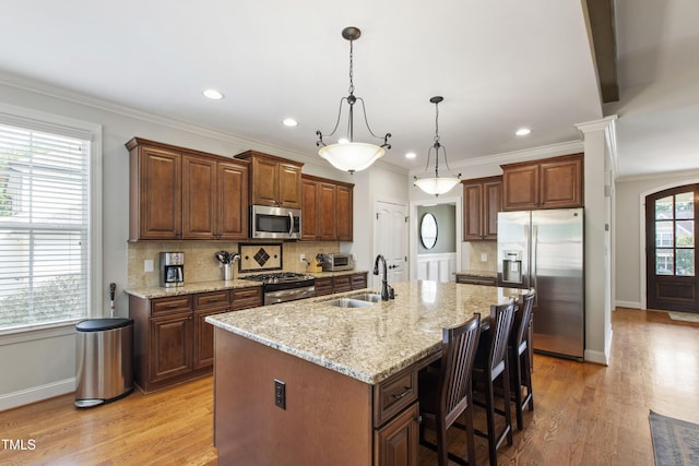 2661 Silver Bend Dr, Apex, NC 27539 - kitchen featuring stainless steel appliances, a sink, baseboards, light wood-style floors, and recessed lighting
