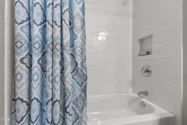 115 Heatherwood Dr, Apex, NC 27502 - bathroom with shower / bath combo with shower curtain