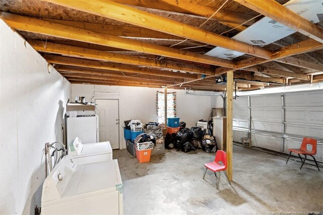 566 Quail Run Rd, Lumberton, NC 28358 - garage with washer and clothes dryer
