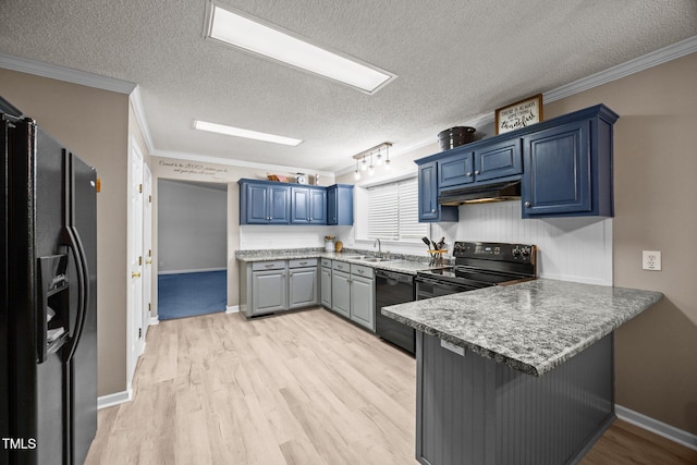 117 Lema Dr, Garner, NC 27529 - kitchen with black appliances, under cabinet range hood, a sink, a peninsula, and ornamental molding