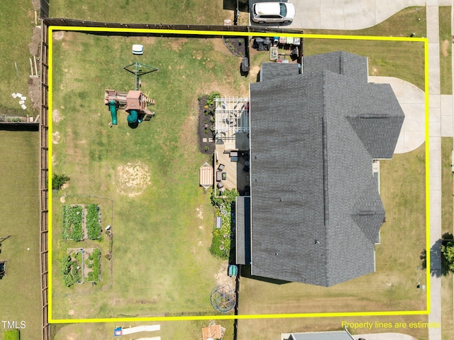 204 Ashland Hill Dr, Holly Springs, NC 27540 - aerial view of property and surrounding area featuring property boundaries highlighted