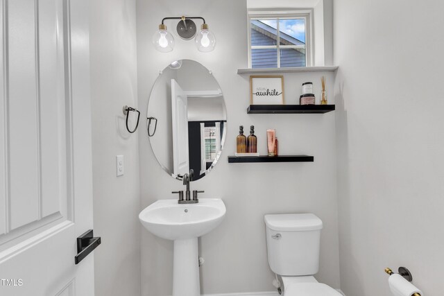 520 Oak Holly Ln, Zebulon, NC 27597 - bathroom featuring toilet