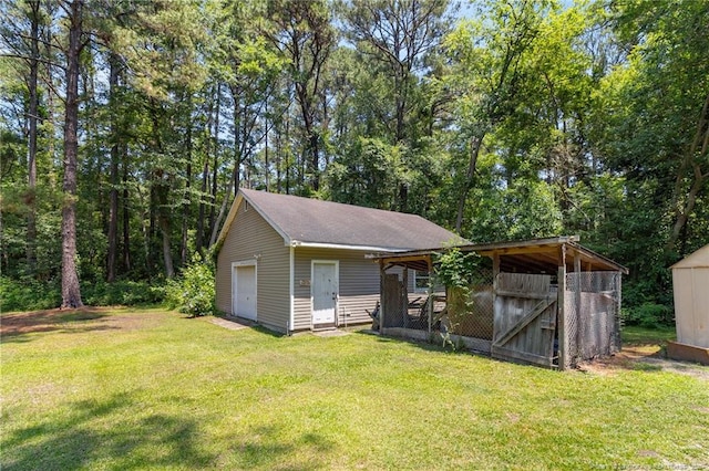 21621 Old Maxton Rd, Maxton, NC 28364 - view of front facade with an outdoor structure, a front yard, and a detached garage
