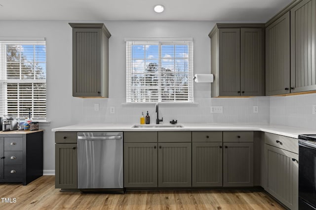 1104 Pebblestone Dr, Durham, NC 27703 - kitchen featuring stainless steel appliances, a sink, gray cabinetry, and recessed lighting