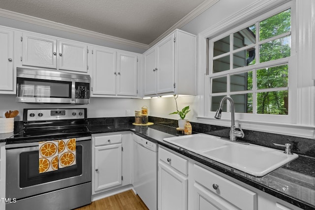 15 Gray Fox Ct, Durham, NC 27713 - kitchen with appliances with stainless steel finishes, a sink, white cabinets, crown molding, and a textured ceiling