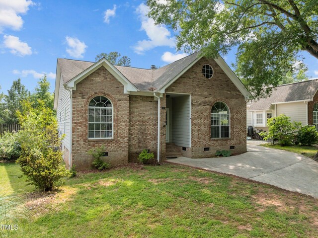 107 Covington Dr, Chapel Hill, NC 27514 - traditional-style house with crawl space, a front yard, brick siding, and roof with shingles