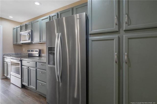 2298 Hackney Loop, Fayetteville, NC 28304 - kitchen featuring stainless steel appliances, gray cabinets, dark wood-style floors, and recessed lighting