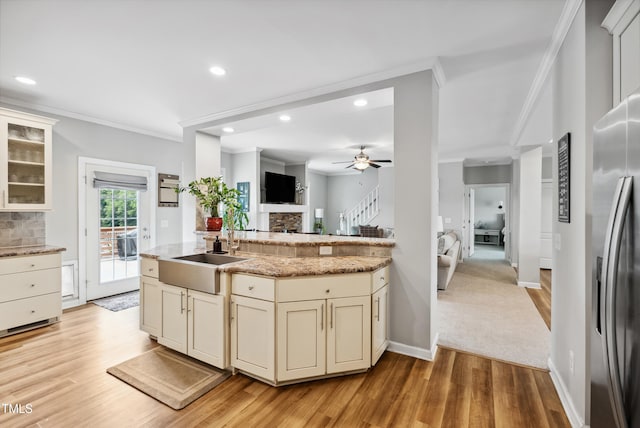 9300 Lake Wheeler Rd, Fuquay Varina, NC 27526 - kitchen featuring ornamental molding, light wood-style flooring, ceiling fan, a sink, and recessed lighting