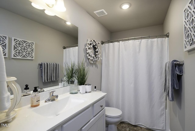 60 Falling Leaf Ln, Benson, NC 27504 - bathroom featuring toilet, vanity, recessed lighting, and a shower with curtain