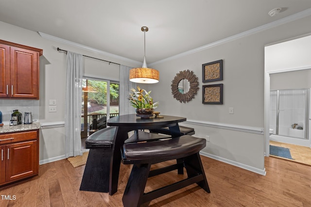 8132 Wheeler Woods Dr, Apex, NC 27539 - dining space with light wood-style flooring, crown molding, and baseboards