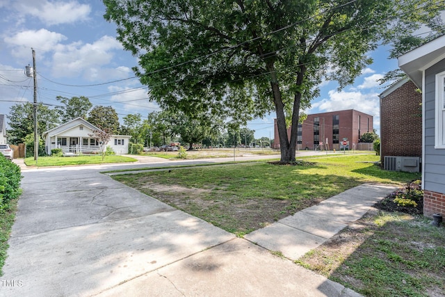828 Cotton Pl, Raleigh, NC 27601 - view of green lawn