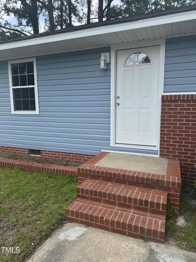 403 Oak St, Roanoke Rapids, NC 27870 - entrance to property featuring crawl space