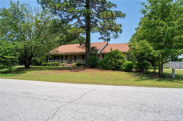 1608 Piney Creek Pl, Fayetteville, NC 28304 - view of front of home with a porch