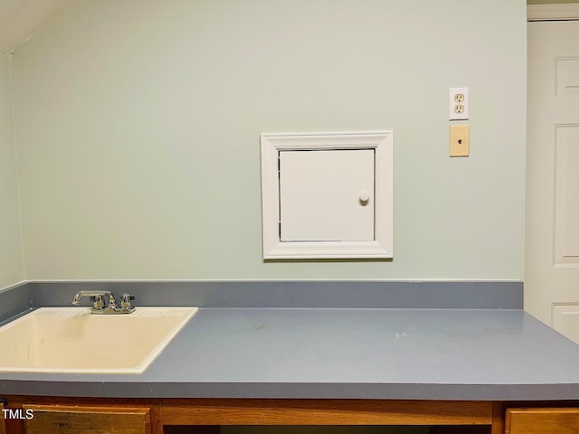 1512 Cumberland Rd, Chapel Hill, NC 27514 - bathroom featuring a sink