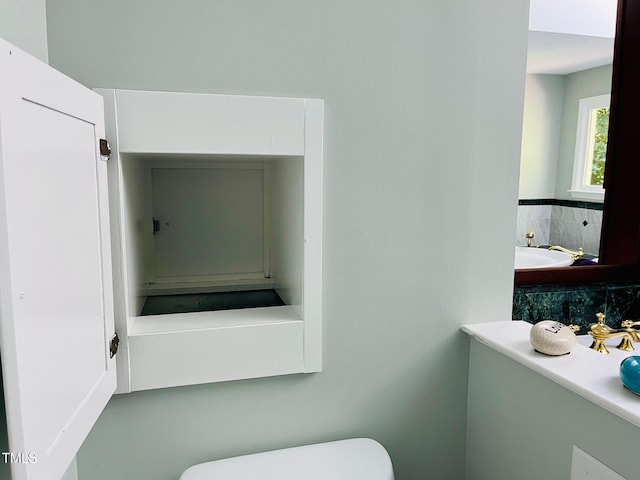 1512 Cumberland Rd, Chapel Hill, NC 27514 - bathroom featuring toilet