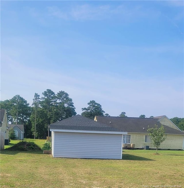 90 Tyson Carriage Ln, Autryville, NC 28318 - back of house with a lawn