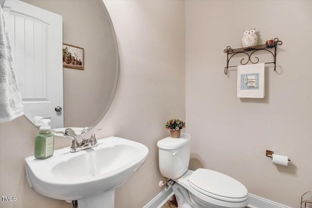 607 Laurel Lake Rd, Salemburg, NC 28385 - half bath featuring toilet, baseboards, and a sink