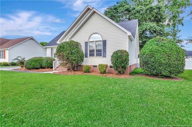 1502 E 11th St, Lumberton, NC 28358 - view of front of property featuring a front lawn, crawl space, and roof with shingles