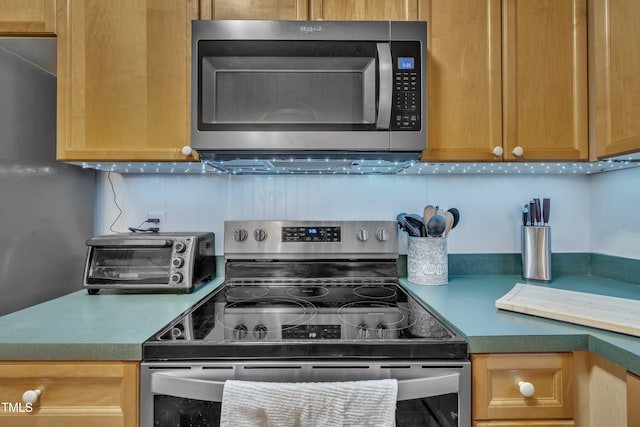 120 Feezor Ct, Clayton, NC 27527 - kitchen featuring stainless steel appliances and backsplash