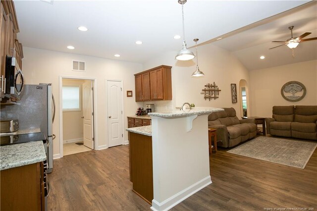 1410 Whitney Dr, Aberdeen, NC 28315