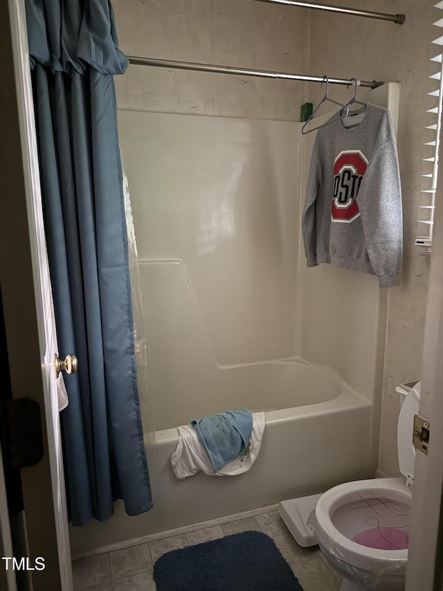 535 Hillcrest Dr, Garner, NC 27529 - full bath with toilet and shower / tub combo with curtain