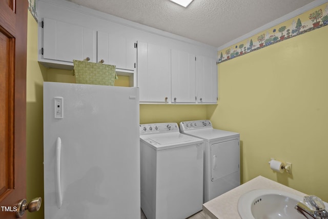 2000 Glissom St, Tarboro, NC 27886 - laundry room featuring washing machine and clothes dryer and a textured ceiling