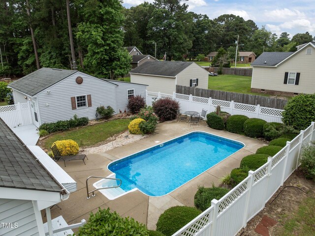 2000 Glissom St, Tarboro, NC 27886 - view of pool featuring a patio area and a fenced backyard