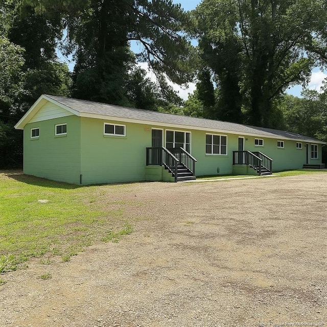 432 Squirrel St, Fayetteville, NC 28303 - ranch-style house with a front yard