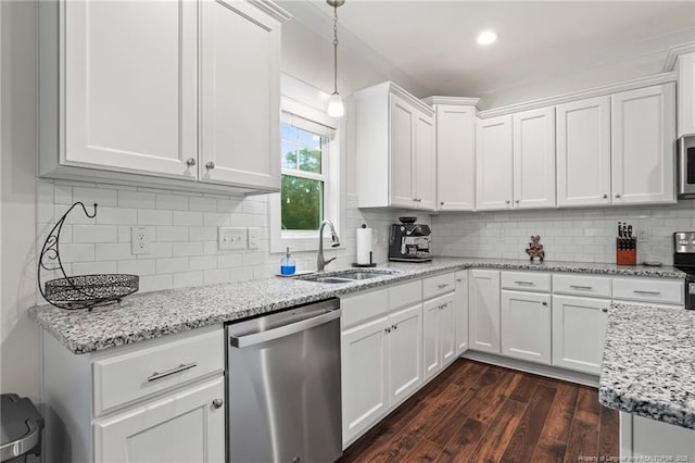 5540 Mountain Run Dr, Hope Mills, NC 28348 - kitchen with stainless steel appliances, a sink, dark wood-type flooring, white cabinetry, and backsplash