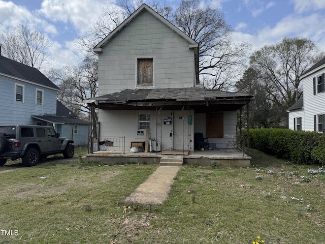 921 Franklin St, Roanoke Rapids, NC 27870 - view of front of home with covered porch and a front yard