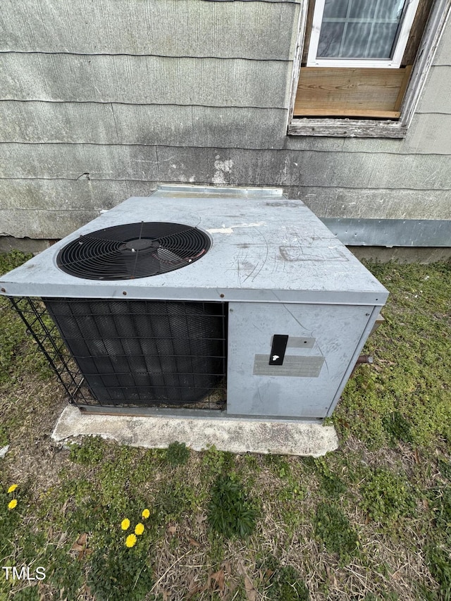 921 Franklin St, Roanoke Rapids, NC 27870 - exterior view of a cooling unit