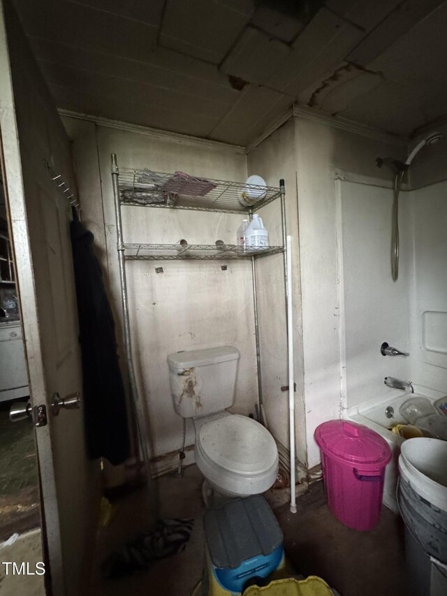 921 Franklin St, Roanoke Rapids, NC 27870 - bathroom with toilet and shower / bathtub combination
