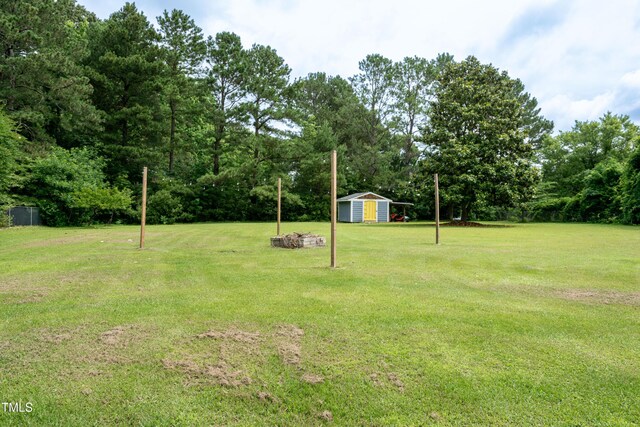 1008 Catsby Cir, Raleigh, NC 27603 - view of grassy yard featuring an outdoor structure