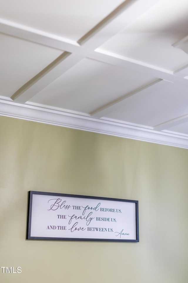 317 Hunters Creek Dr, Goldsboro, NC 27534 - detailed view of crown molding