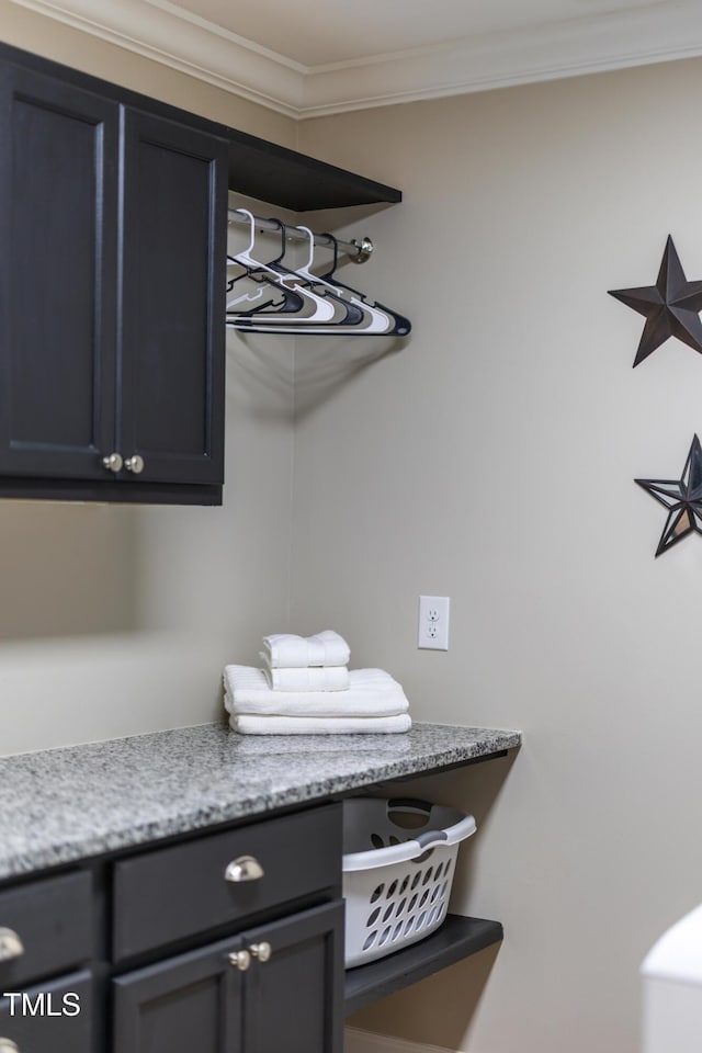 317 Hunters Creek Dr, Goldsboro, NC 27534 - detailed view of crown molding
