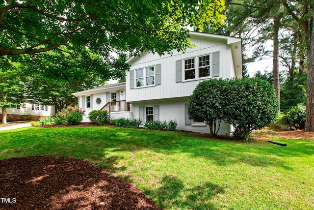 433 Rosehaven Dr, Raleigh, NC 27609 - split level home with a front yard and brick siding