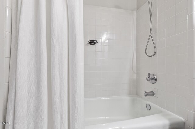 433 Rosehaven Dr, Raleigh, NC 27609 - full bathroom featuring shower / bathtub combination with curtain