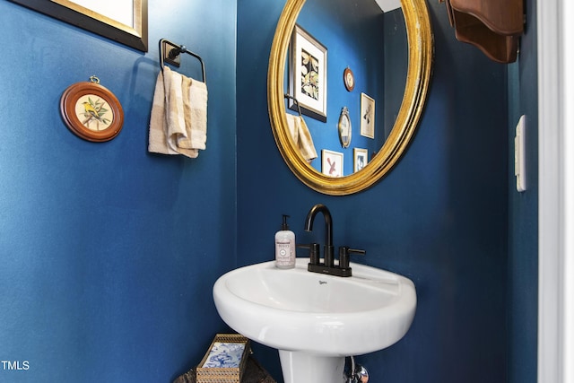 818 Bryant St, Raleigh, NC 27603 - bathroom featuring a sink