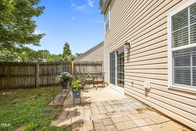 5561 Roan Mountain Pl, Raleigh, NC 27613 - view of patio / terrace