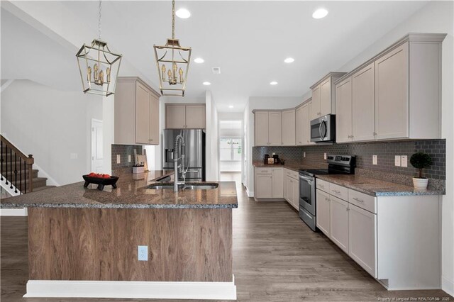 66 S Hawks Ridge Ln, Smithfield, NC 27577 - kitchen featuring appliances with stainless steel finishes, a sink, a peninsula, decorative backsplash, and recessed lighting